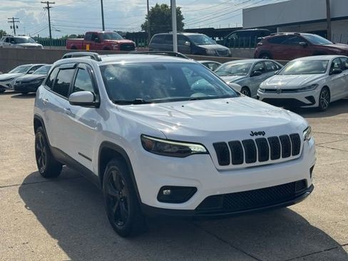 Used 2019 Jeep Cherokee Latitude Plus AWD/4WD image 7