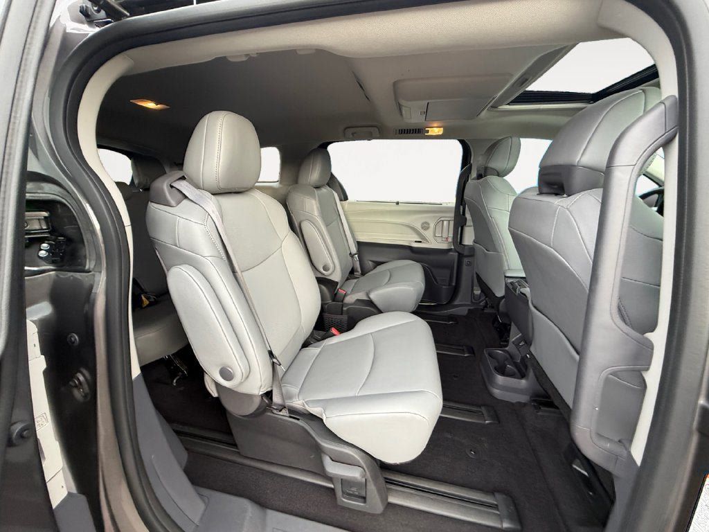 Used 2024 Toyota Sienna XLE w/ XLE Plus Package AWD/4WD image 23