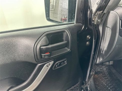 Certified 2018 Jeep Wrangler Unlimited Sahara w/ Connectivity Group image 17