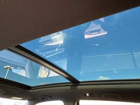 Used 2023 Volkswagen Atlas Cross Sport SE image 12