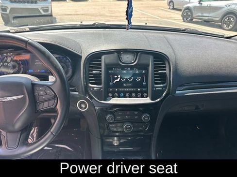 Used 2018 Chrysler 300 S w/ 300S Premium Group RWD image 24