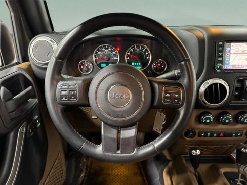 Used 2015 Jeep Wrangler Unlimited Sahara w/ Connectivity Group image 12