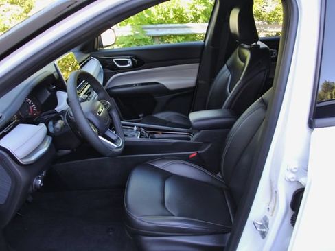 Used 2026 Jeep Compass Limited AWD/4WD image 21