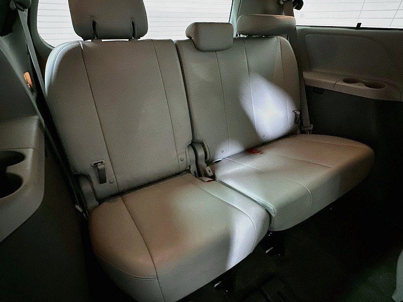 Used 2015 Toyota Sienna XLE w/ XLE Navigation Package FWD image 26