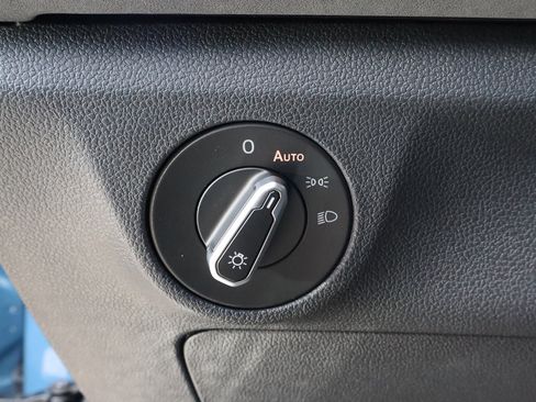 Used 2025 Volkswagen Jetta SE image 16