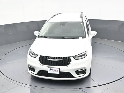 Used 2022 Chrysler Pacifica Touring-L FWD image 64