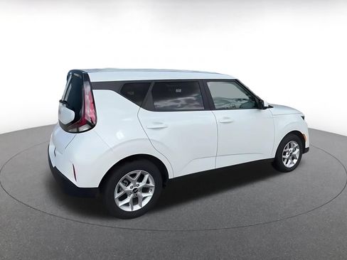 Used 2025 Kia Soul LX w/ LX Technology Package FWD image 14