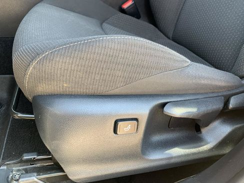 Used 2018 Toyota C-HR XLE FWD image 25