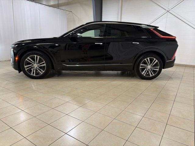 Used 2024 Cadillac Lyriq Luxury RWD image 3