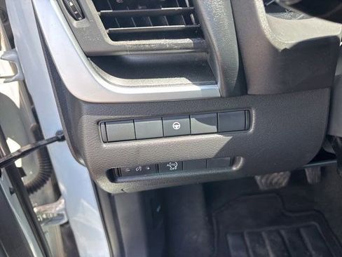 Used 2023 Nissan Rogue SV FWD image 19
