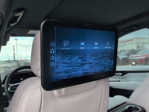 New 2025 Chevrolet Suburban Premier image 8