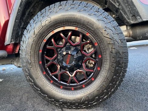 Used 2021 Jeep Gladiator Willys image 5