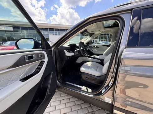 Used 2025 Ford Explorer Platinum w/ LUX Leather Package image 13