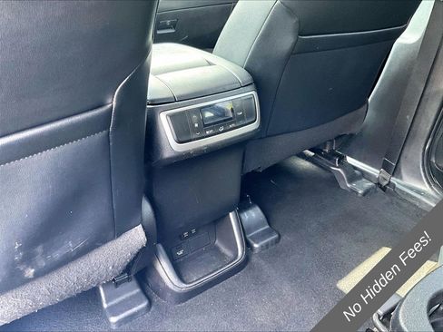 Used 2019 Toyota Highlander XLE AWD/4WD image 29