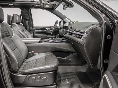 Used 2024 Cadillac Escalade ESV V w/ LPO, Floor Liner Package AWD/4WD image 36