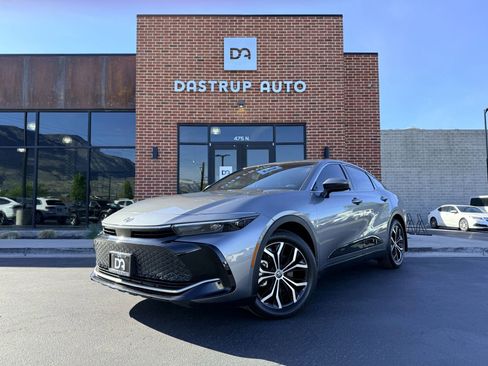 Used 2023 Toyota Crown XLE image 1