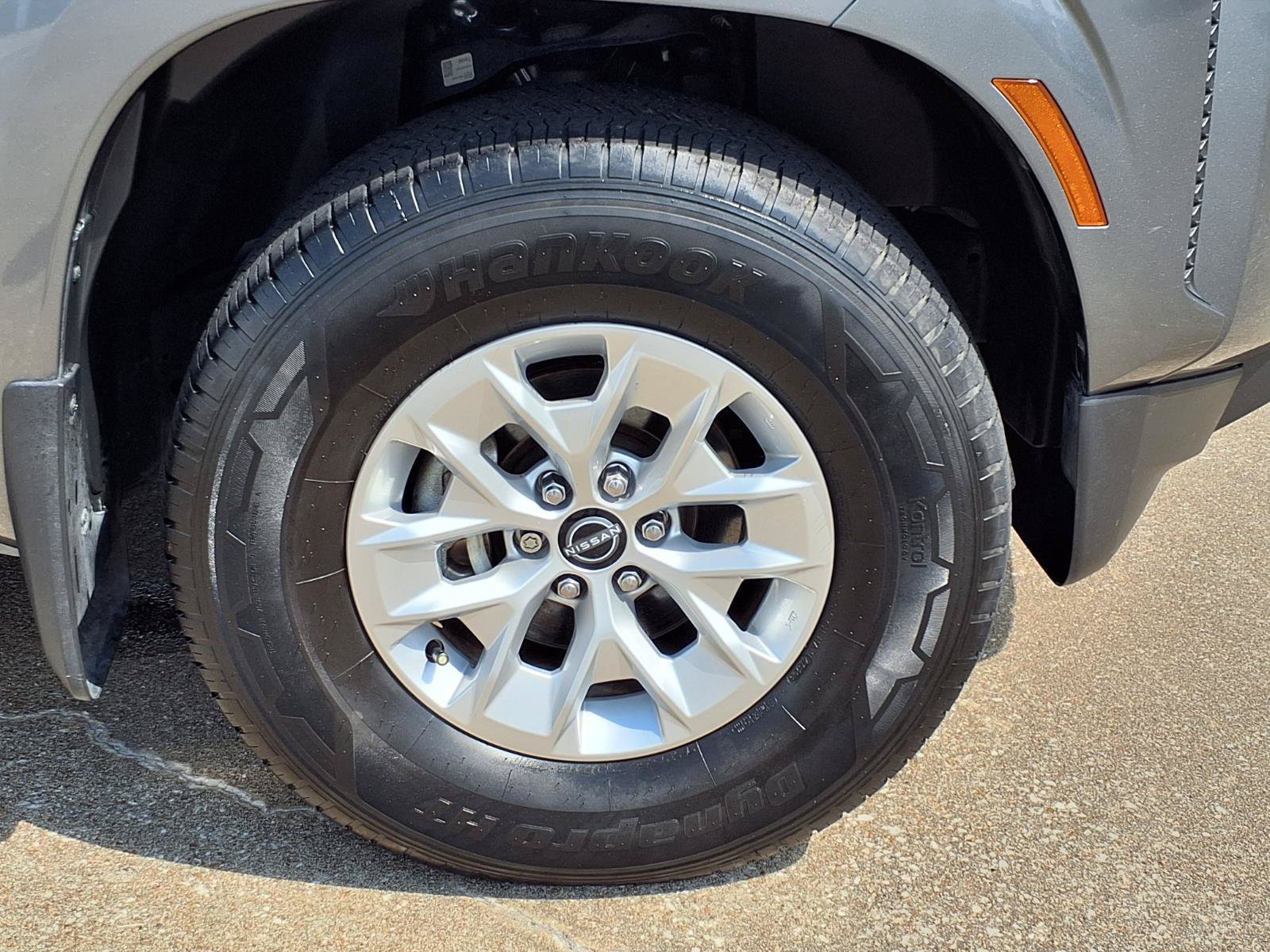 Used 2024 Nissan Frontier SV RWD image 9