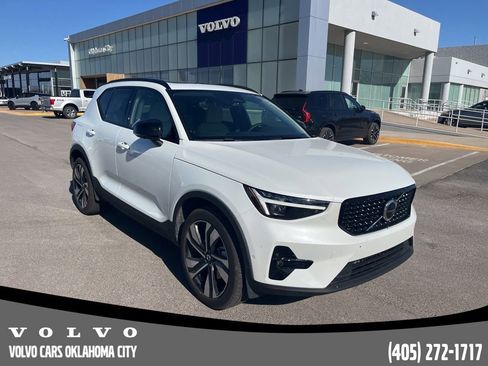Certified 2023 Volvo XC40 B5 Ultimate w/ Protection Package Premier image 3