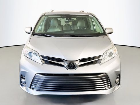 Used 2019 Toyota Sienna XLE w/ XLE Navigation Package image 2