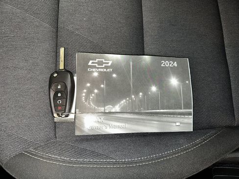 Certified 2024 Chevrolet Trax RS w/ Driver Confidence Package image 4