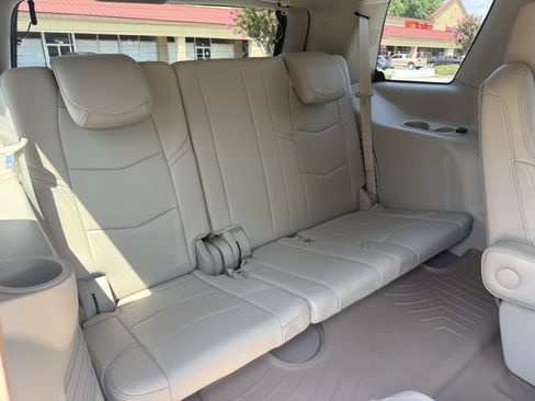Used 2016 Cadillac Escalade Luxury AWD/4WD image 29