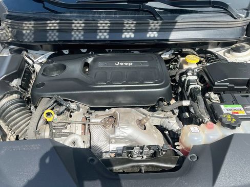 Used 2021 Jeep Cherokee High Altitude AWD/4WD image 30