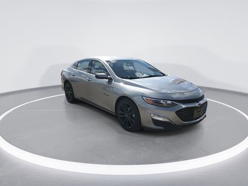 Used 2023 Chevrolet Malibu LT w/ Sport Edition image 2