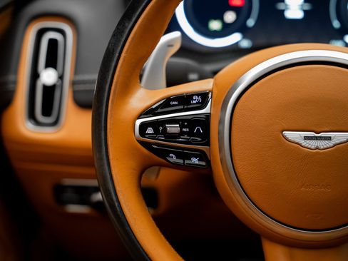 Used 2021 Aston Martin DBX image 42