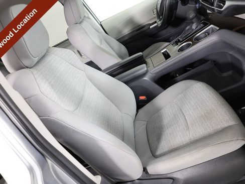 Used 2022 Toyota Sienna LE FWD image 29