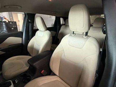 Used 2017 Jeep Cherokee Sport w/ Safety Group AWD/4WD image 11