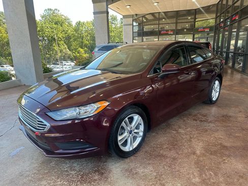 Used 2018 Ford Fusion SE image 3