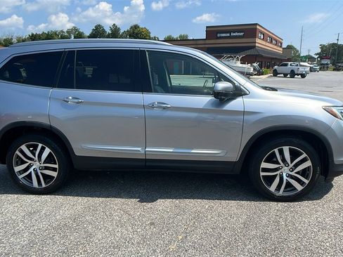 Used 2017 Honda Pilot Touring image 4