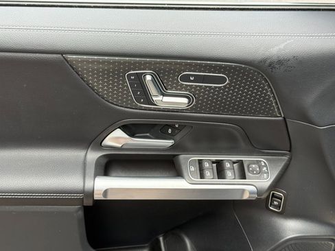 Used 2024 Mercedes-Benz GLB 250 4MATIC image 29