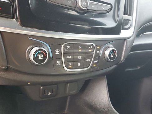 Used 2023 Chevrolet Traverse LT FWD image 22