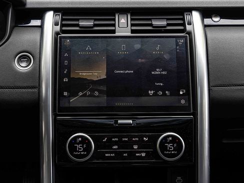 Used 2024 Land Rover Discovery S image 12