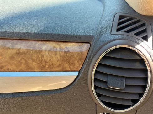 Used 2011 Buick Enclave CXL image 28