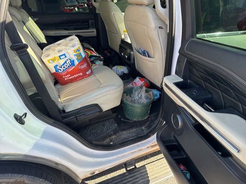 Used 2018 Ford Expedition Platinum image 11