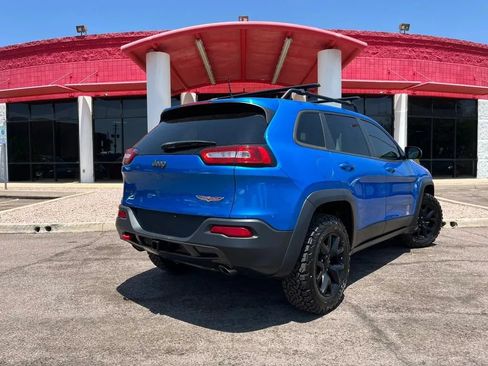 Used 2017 Jeep Cherokee Trailhawk w/ Comfort/Convenience Group AWD/4WD image 4