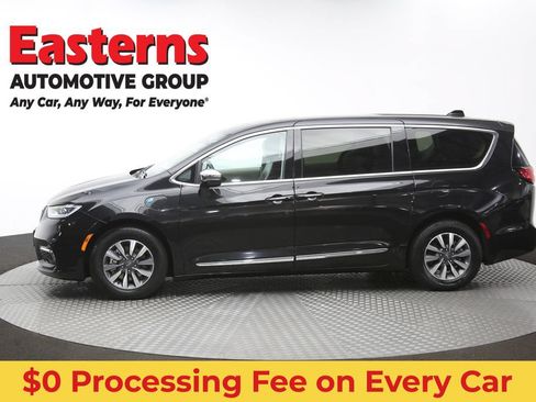 Used 2023 Chrysler Pacifica Limited FWD image 63
