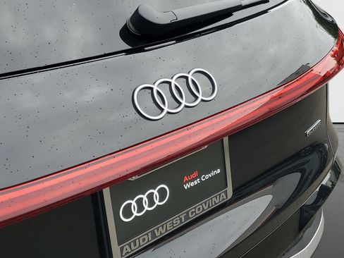 Used 2025 Audi Q5 Premium w/ Convenience Package image 8