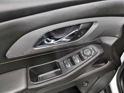 Used 2021 Chevrolet Traverse LT image 38