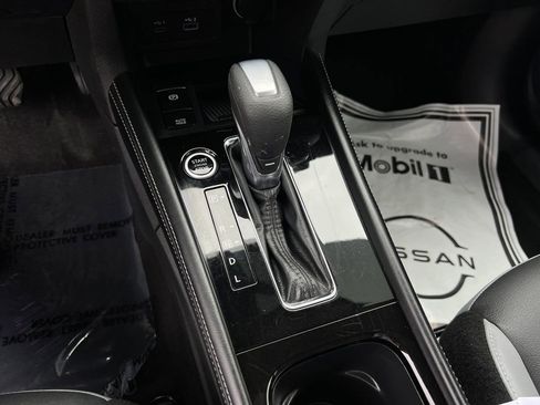 Used 2023 Nissan Kicks SR w/ SR Premium Package FWD image 16