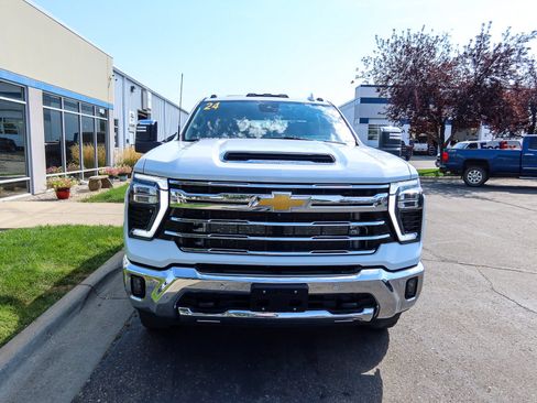 Used 2024 Chevrolet Silverado 3500 LTZ w/ LTZ Convenience Package AWD/4WD image 4
