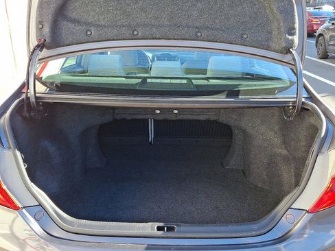 Used 2013 Toyota Camry LE image 27