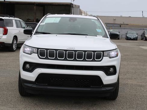 Used 2022 Jeep Compass Latitude image 2