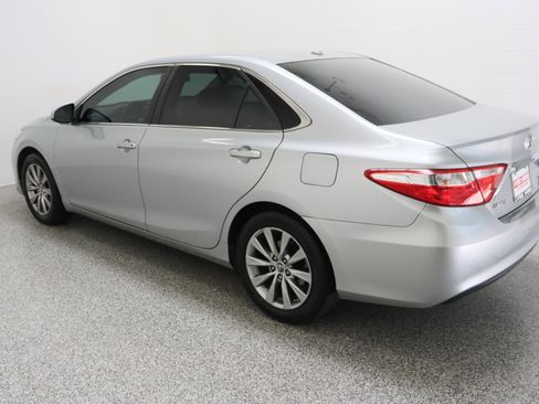 Used 2016 Toyota Camry XLE w/ Moonroof Package FWD image 9