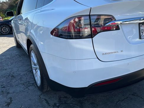 Used 2016 Tesla Model X 90D image 92