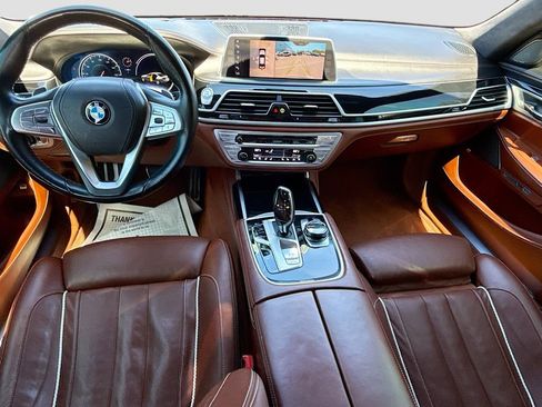 Used 2018 BMW 750i image 16
