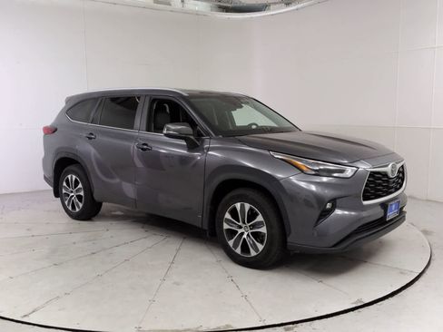 Used 2023 Toyota Highlander XLE image 8