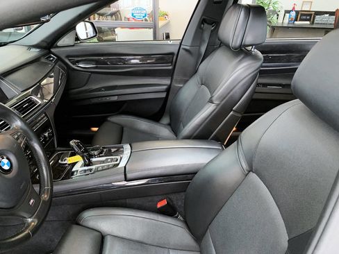 Used 2015 BMW 750Li xDrive AWD/4WD image 9